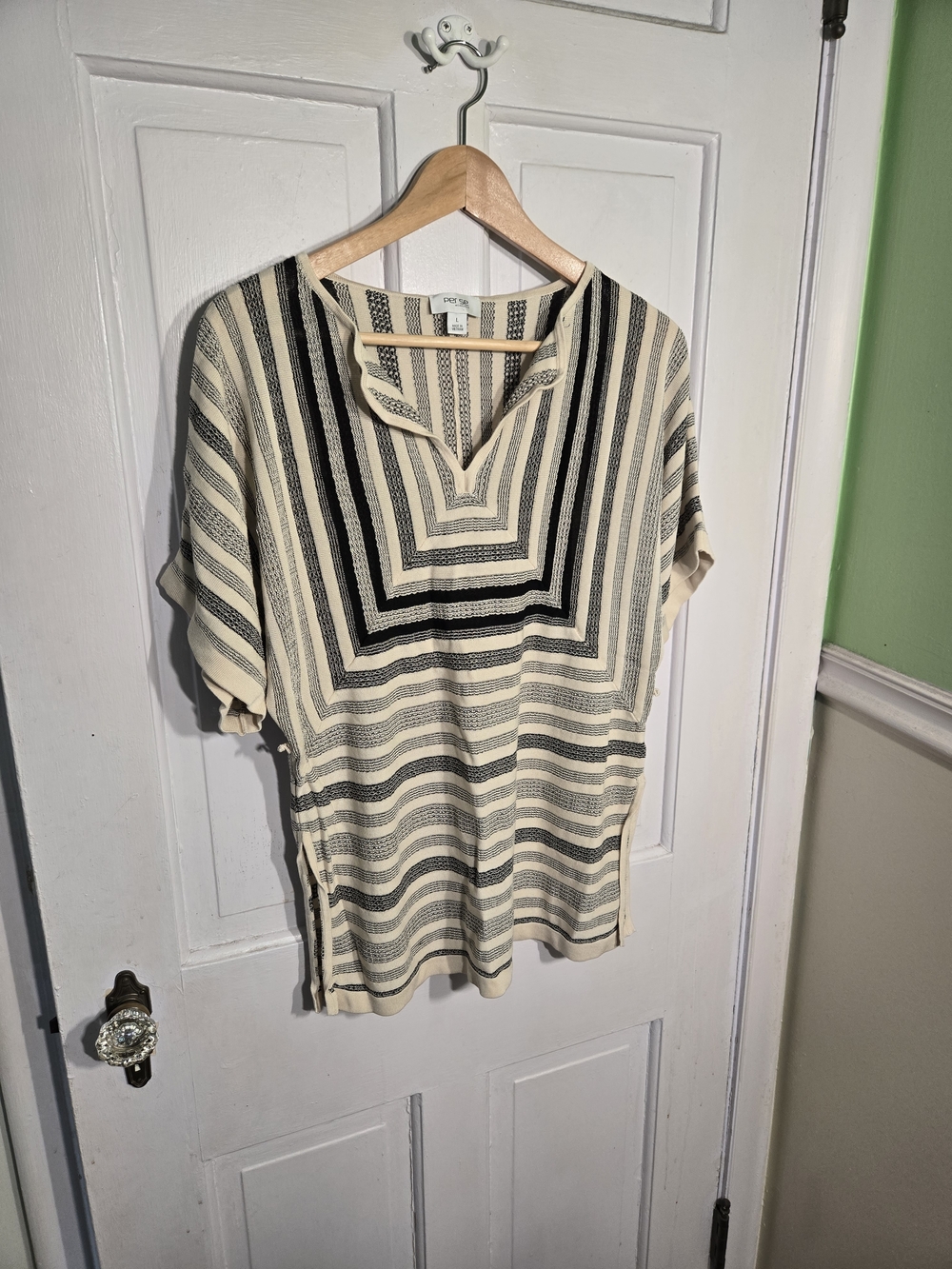 Per Se Cream and Black Striped V-Notch Tunic Size L